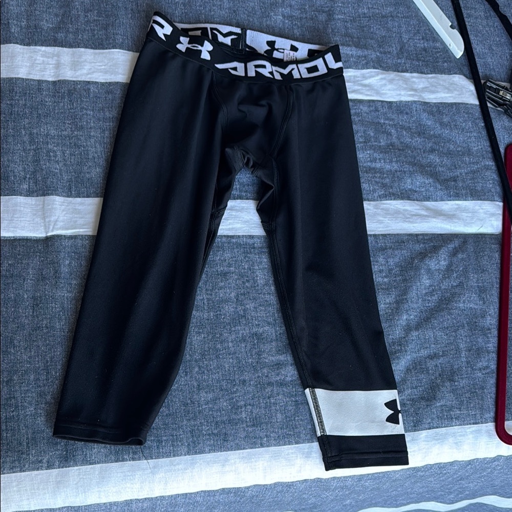 Under Armour Black and White Leggings Youth Small activewear pants
